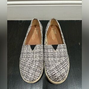 Tom’s Women’s Avalon Black and Pink Boucle